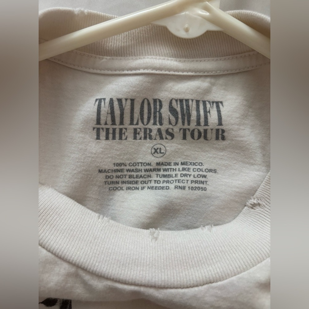 Taylor Swift The Eras Tour Distressed Oversized T-Shirt White & Gray Size XL - Picture 4 of 4